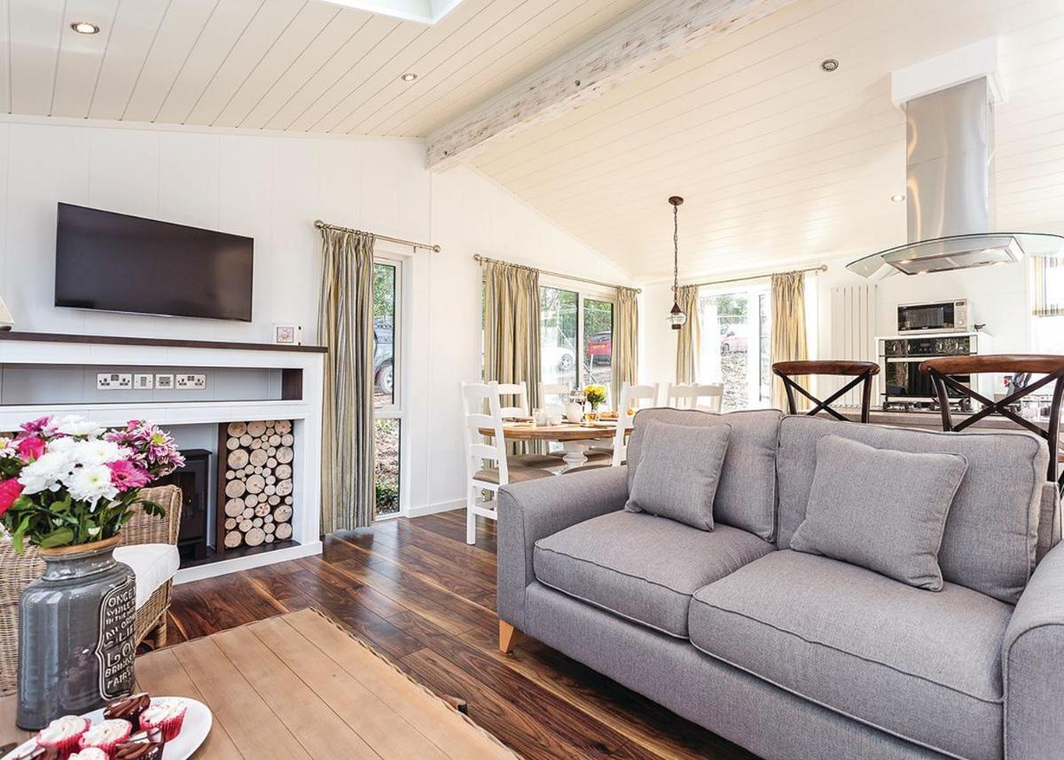 Woodside Bay Lodge Retreat Wootton Bridge  Εξωτερικό φωτογραφία