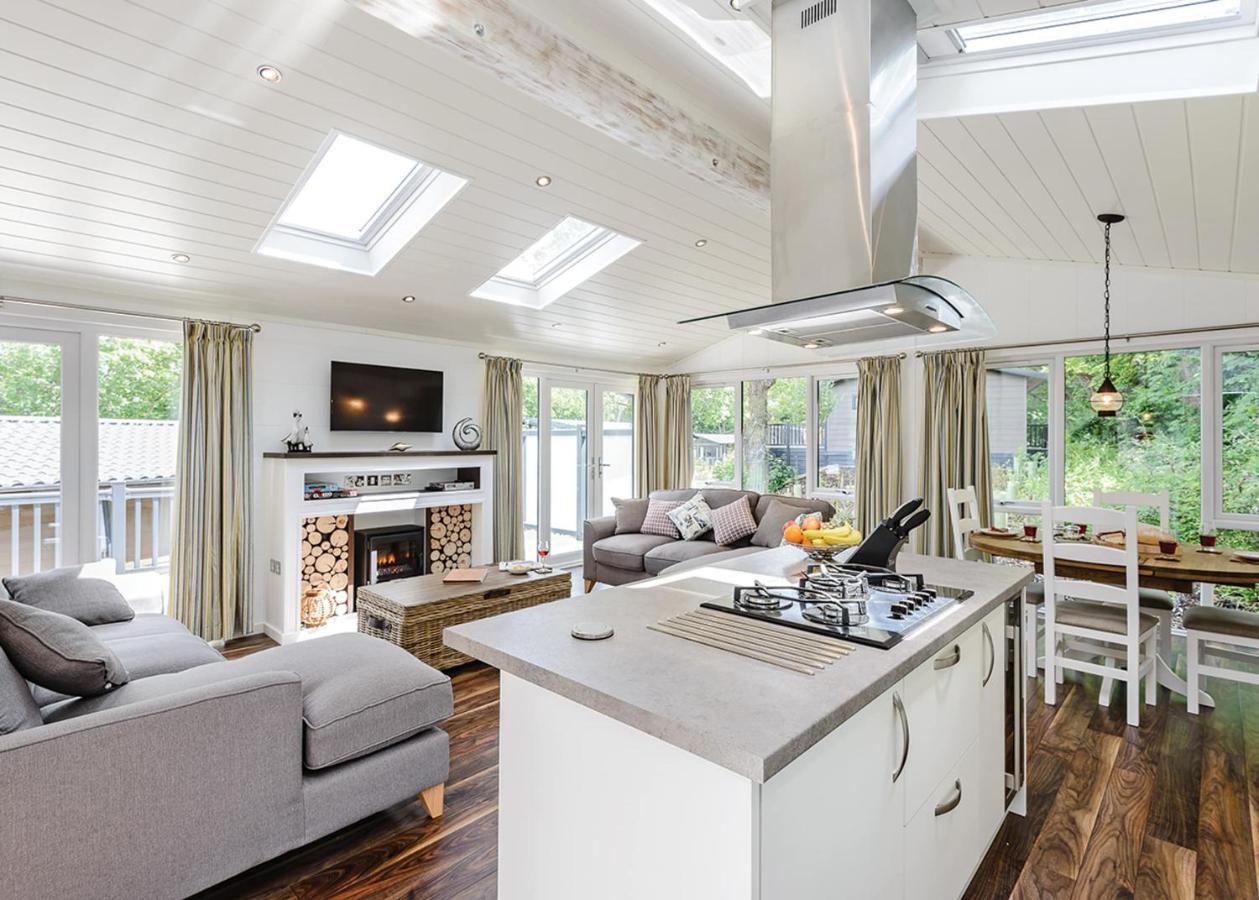 Woodside Bay Lodge Retreat Wootton Bridge  Εξωτερικό φωτογραφία